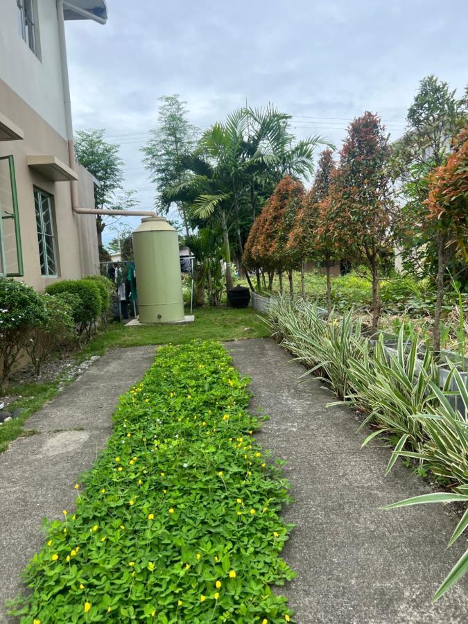 Beach Resorts Walking Distance To The Town House Davao City Esterno foto
