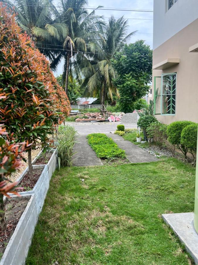 Beach Resorts Walking Distance To The Town House Davao City Esterno foto