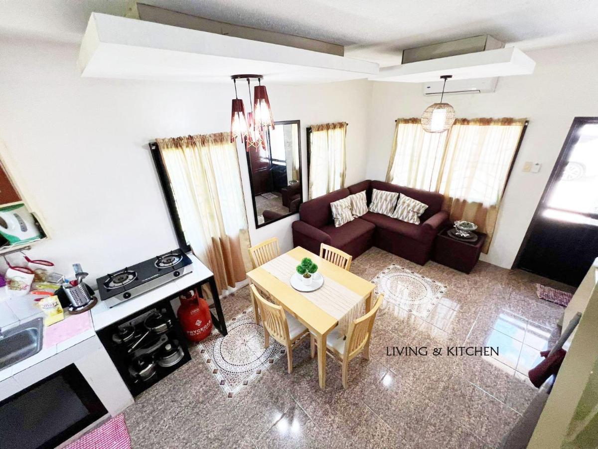Beach Resorts Walking Distance To The Town House Davao City Esterno foto