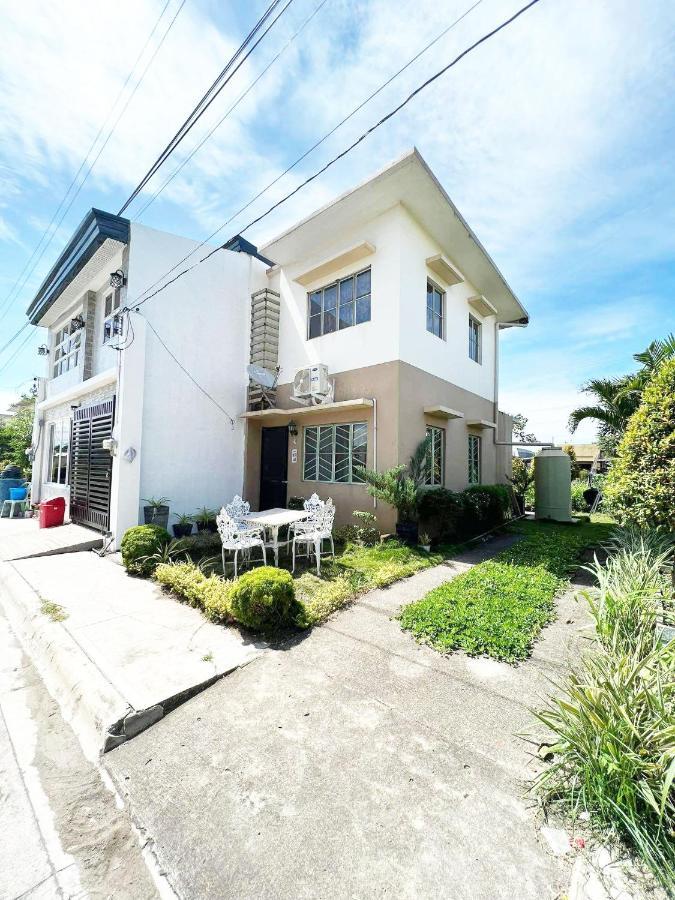 Beach Resorts Walking Distance To The Town House Davao City Esterno foto