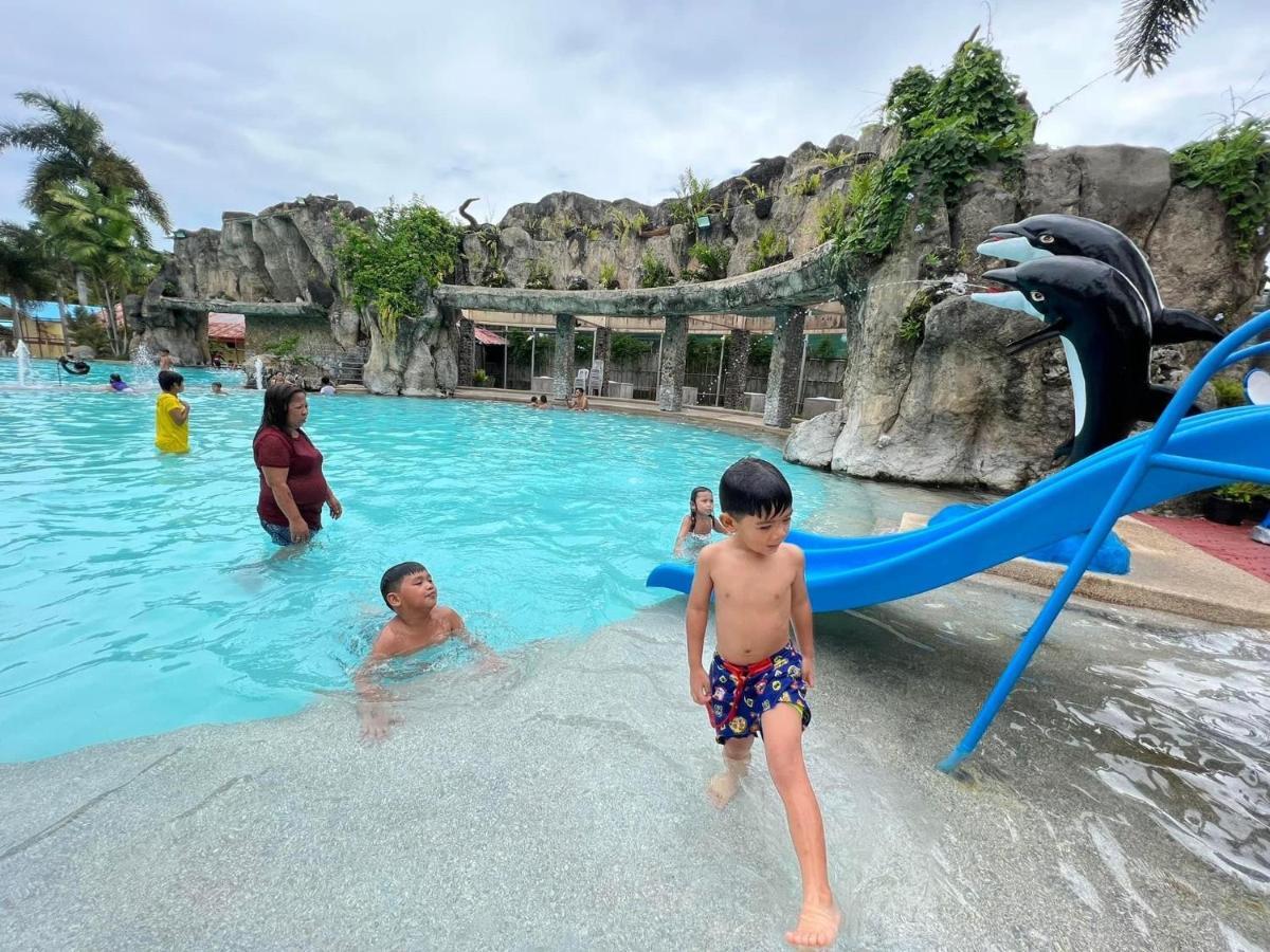 Beach Resorts Walking Distance To The Town House Davao City Esterno foto