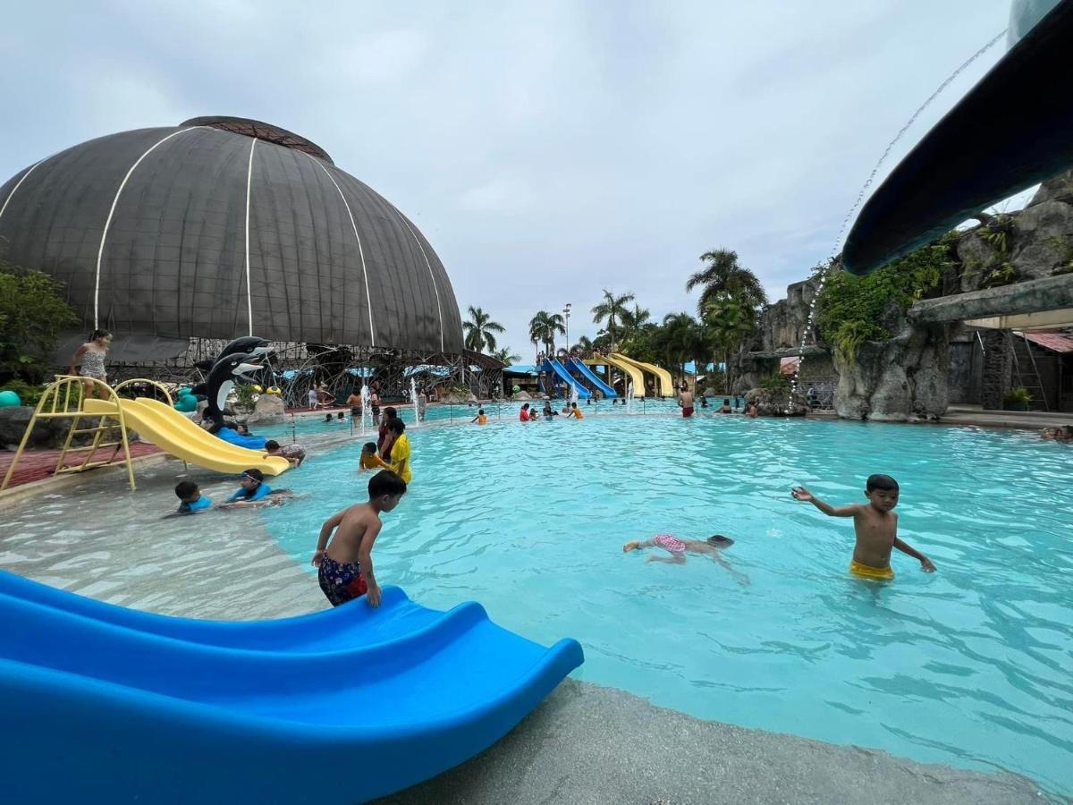 Beach Resorts Walking Distance To The Town House Davao City Esterno foto